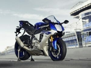 Yamaha store r1 7