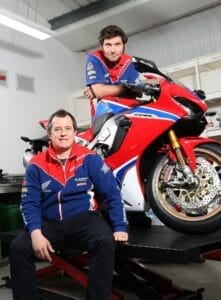 Karriereende für John McGuinness nach schwerem Unfall? 2 Honda Team 1