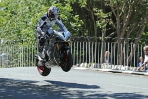 Isle of Man TT 2017 – das erste Rennen – Superbike 4 C54EAB27940444728A07D5C8CD8864BB