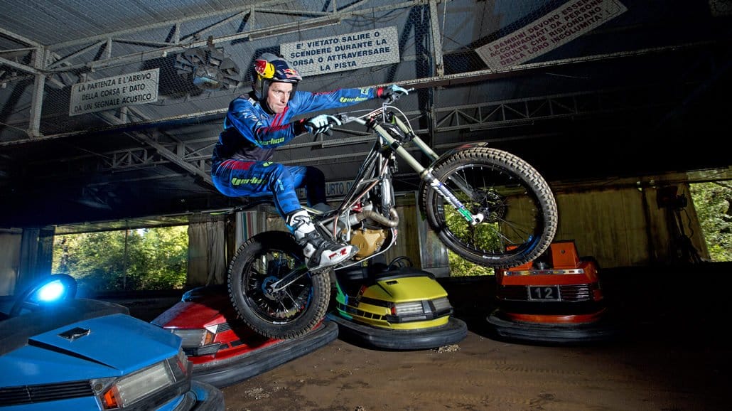 Trial in the abandoned amusement park - Dougie Lampkin is raging 5 Trial Dougie Lampkin Freizeitpark MotorcyclesNews 7