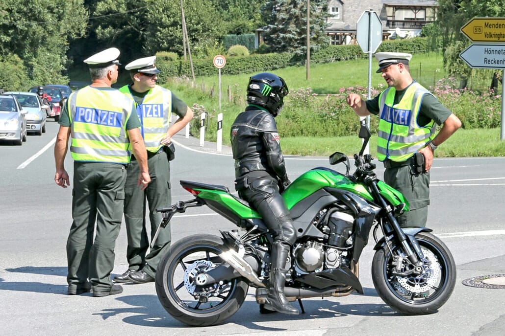 Motorräder, Führerscheine und Datenträger sichergestellt (Aufgrund einer Zeugenaussage)
- auch in der Motorrad Nachrichten App