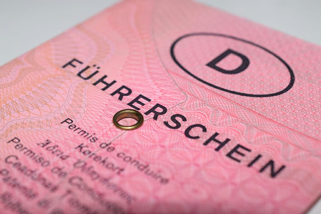 Wegen verbotswidrigem Abbiegen Führerschein beschlagnahmt via @motorradnachrichten