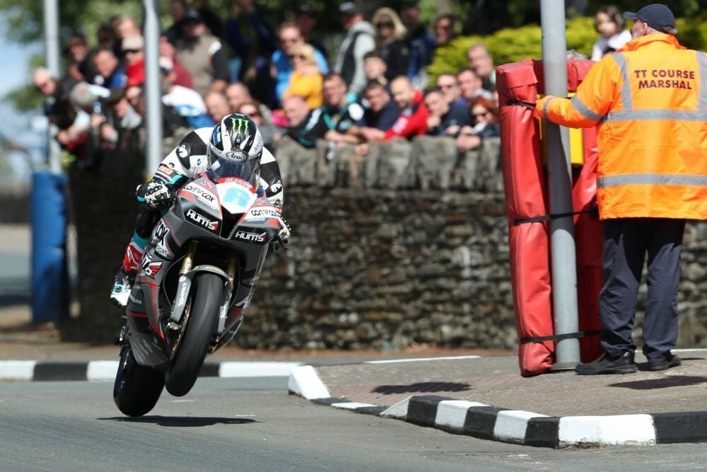 Isle of Man TT 2019 erstes Qualifying MotorcyclesNews Motorrad Nachrichten App 7
