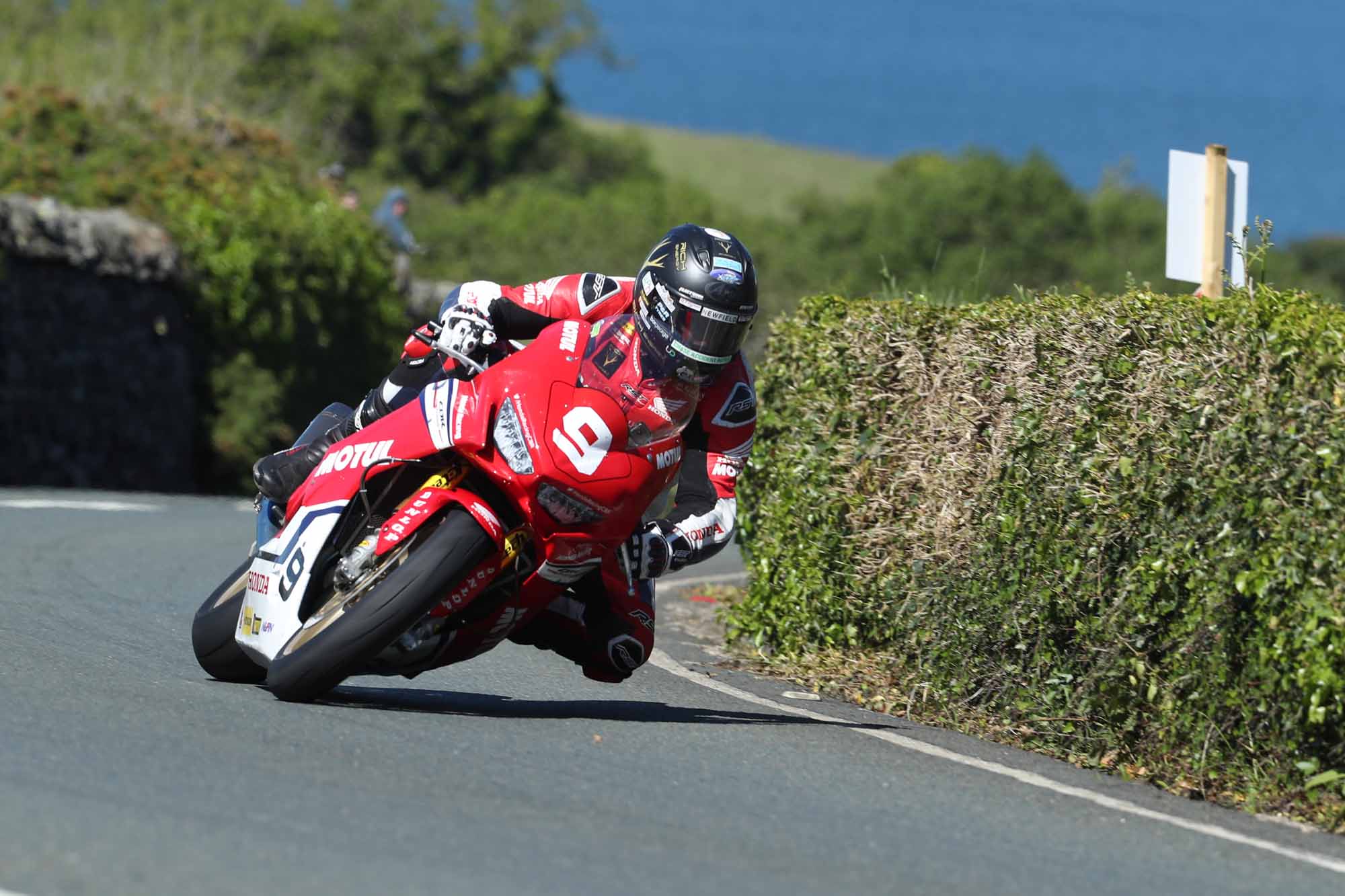 TT – Second victory in one day for Peter Hickman (Superstock TT)