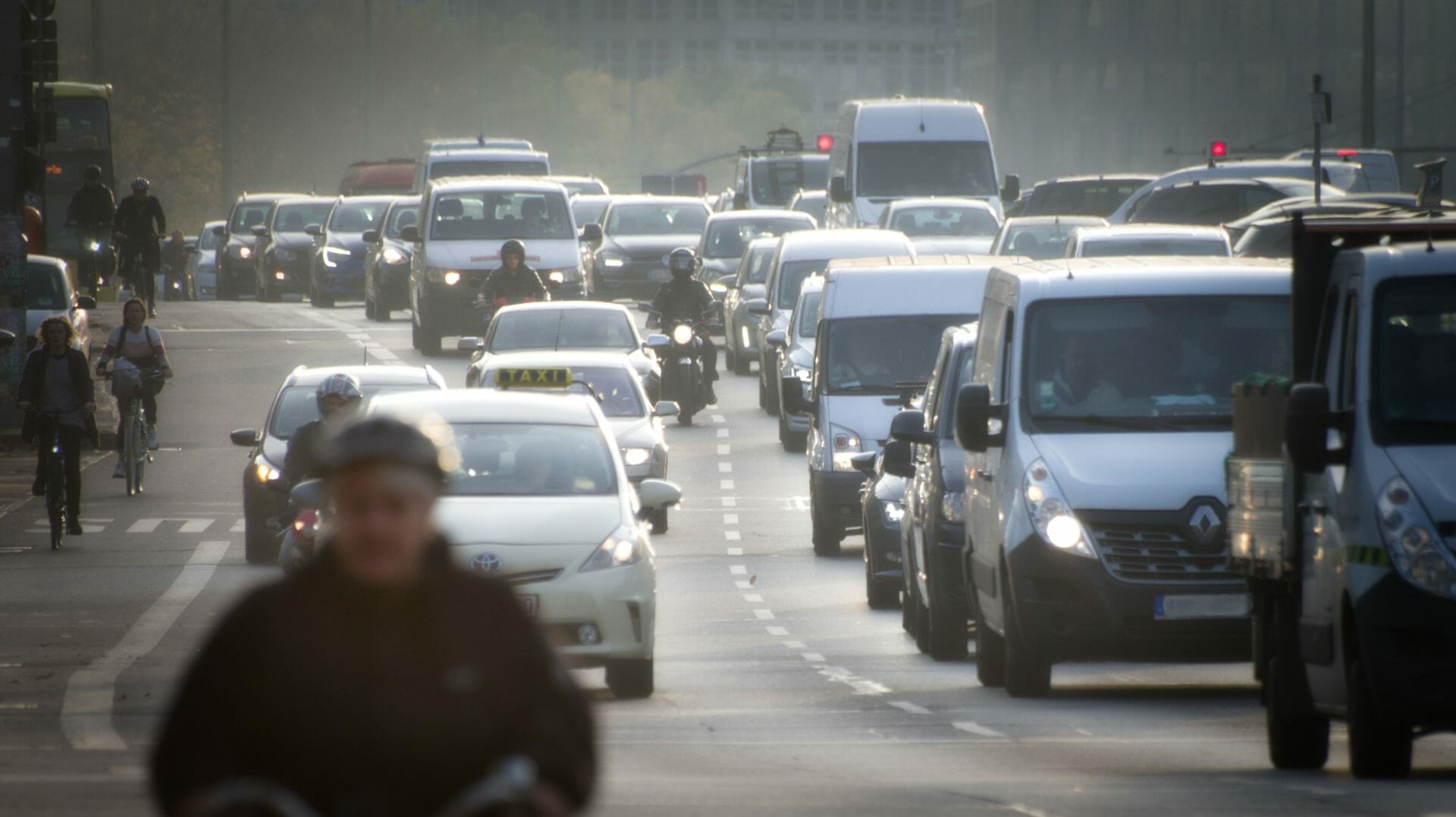 Motorrad- und Autofahrer geraten aneinander via @motorradnachrichten