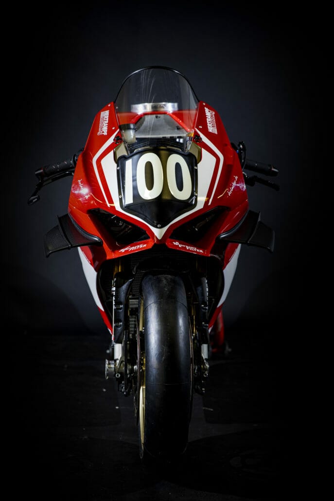 HRT with Ducati Panigale V4R at Bol d`Or 5 HRT 100 Ducati Panigale V4 R Motorcycle News App Motorrad Nachrichten App MotorcyclesNews 2