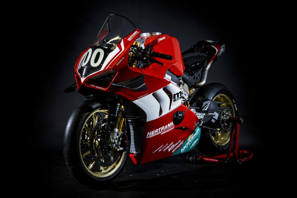 HRT with Ducati Panigale V4R at Bol d`Or 6 HRT 100 Ducati Panigale V4 R Motorcycle News App Motorrad Nachrichten App MotorcyclesNews 3