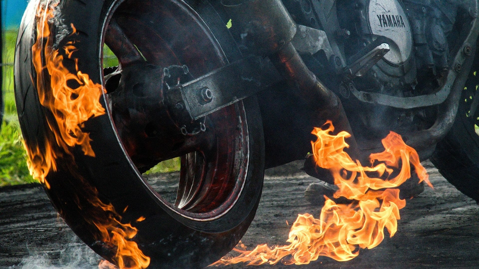 Motorrad in Brand gesteckt