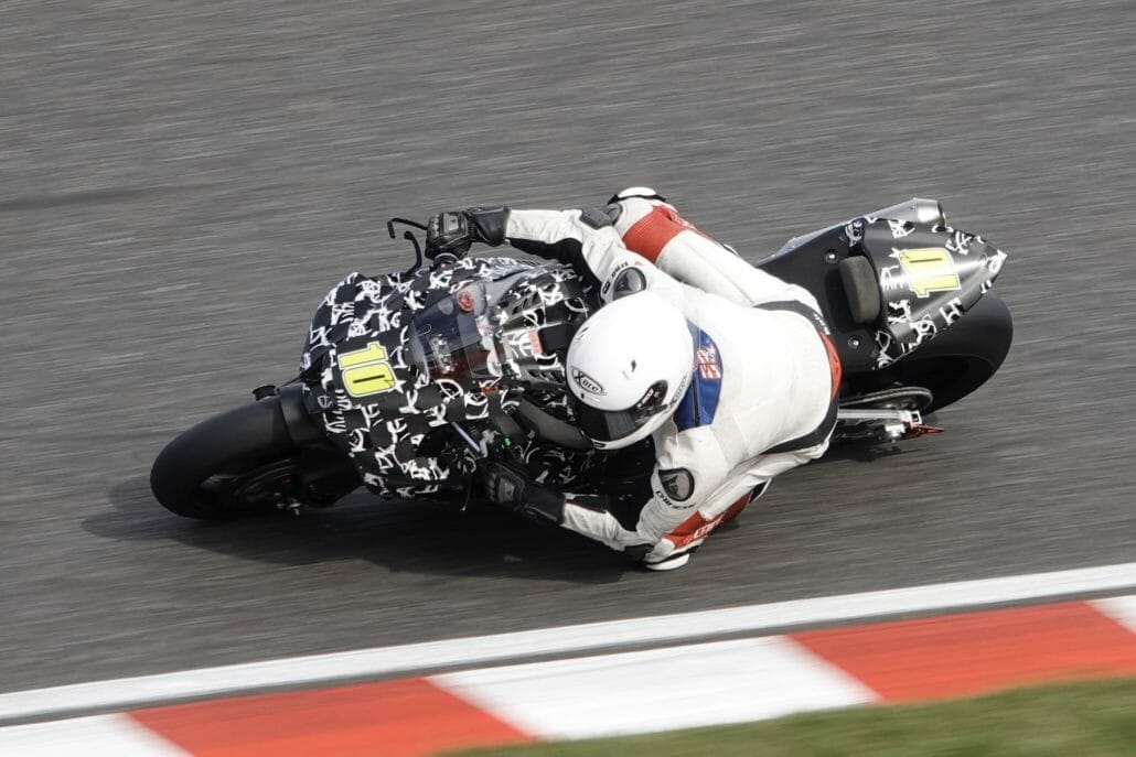 Honda CBR1000RR Fireblade 2020 – Spyfotos 6 Honda CBR1000RR Fireblade 2020 Motorcycle News App Motorrad Nachrichten App MotorcyclesNews 13