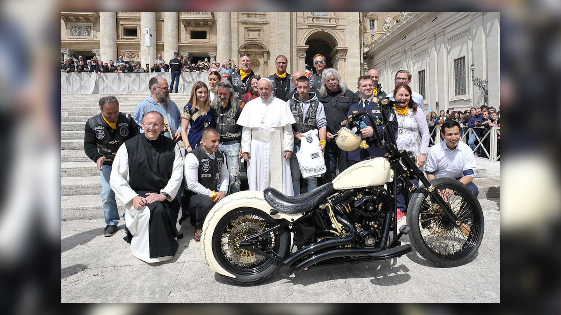 Harley Davidson von Papst wird versteigert