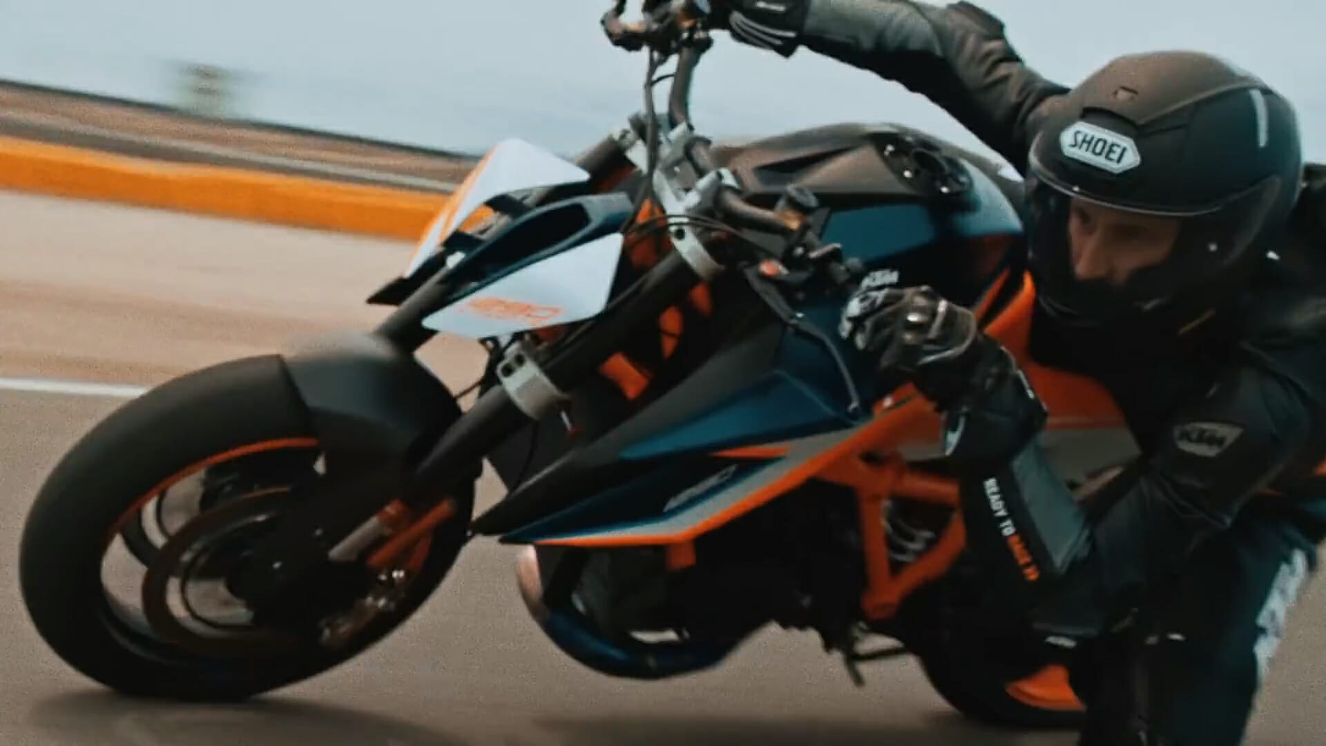 #KTM 1290 Super #Duke R – Prototyp - #Motorräder2020
- also in the app Motorcycle News