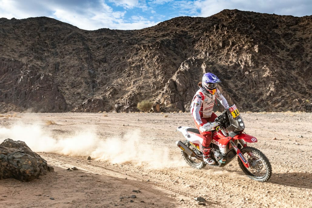 Knappes Ergebnis bei der vierten Etappe der Dakar 2020 3 laia.sanz Dakar 2020 stage 4 0736