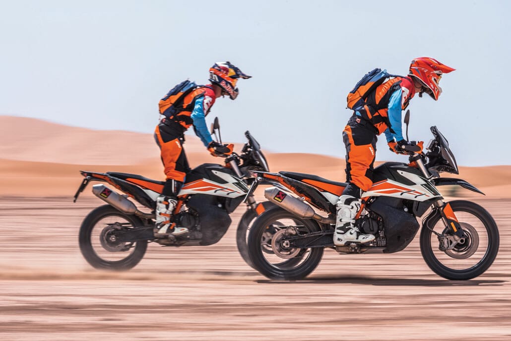 KTM 790 ADVENTURE R Action 01