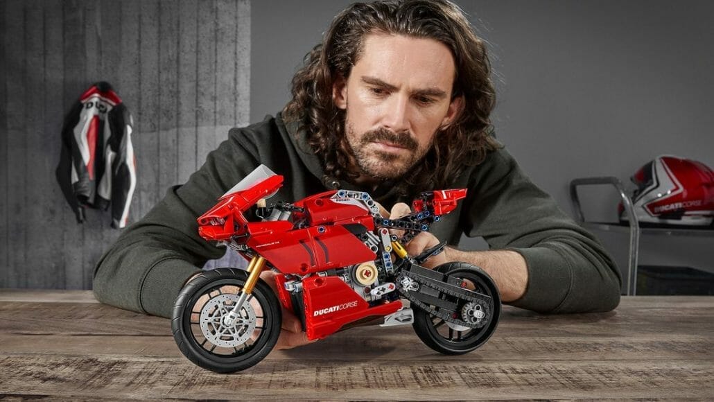 Lego Ducati Panigale V4 R MOTORCYCLE NEWS APP MOTORRAD NACHRICHTEN APP MotorcyclesNews 4