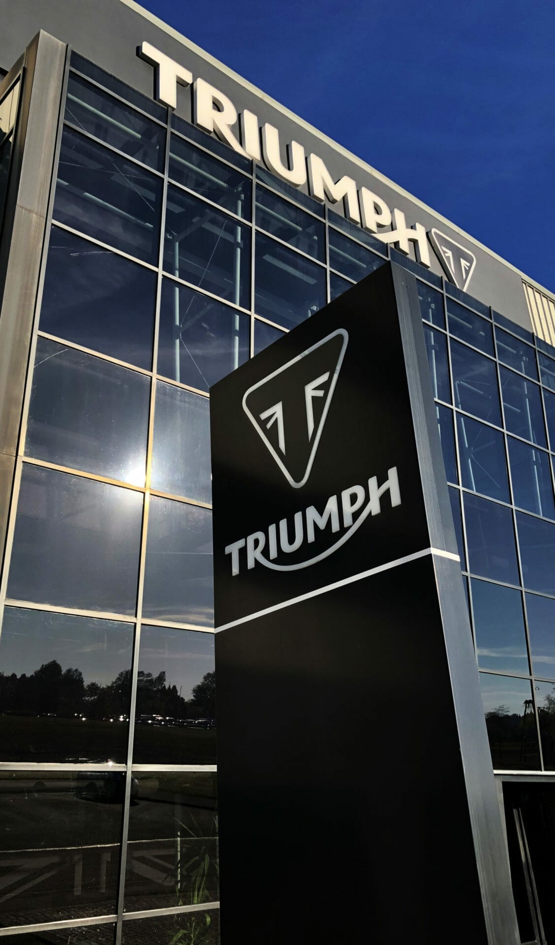 Triumph leiht Medizinern Motorräder
- auch in der MOTORRAD NACHRICHTEN APP
