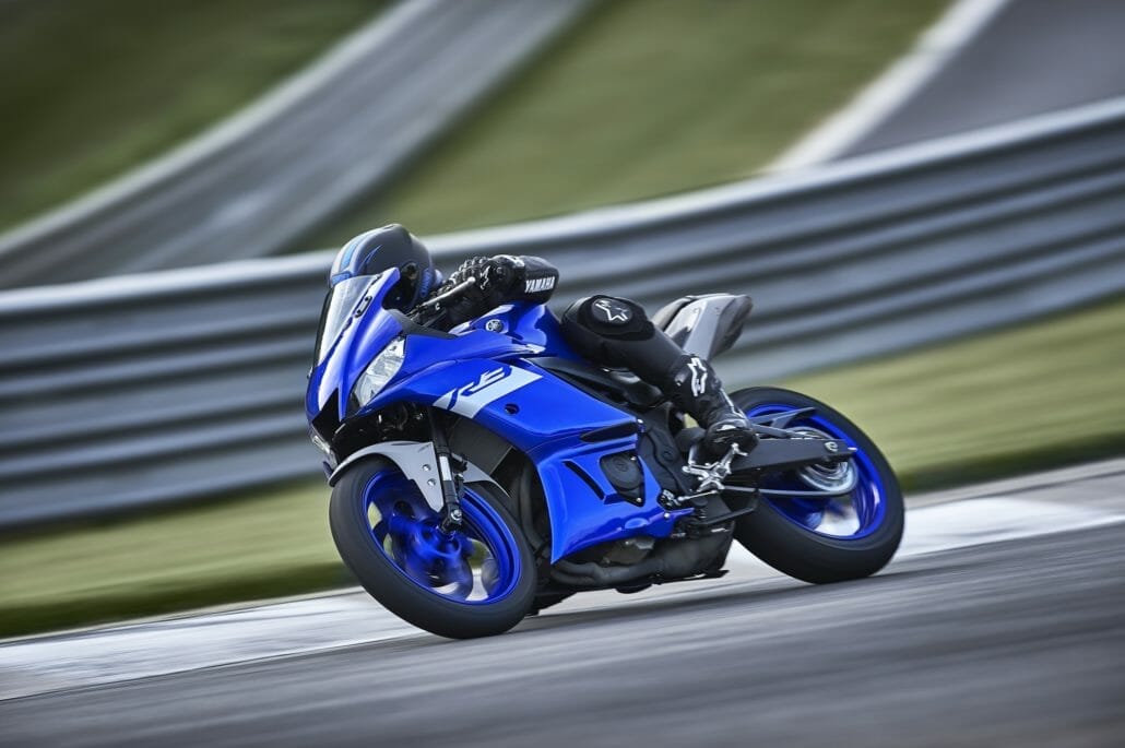 Yamaha R3 Cup 1