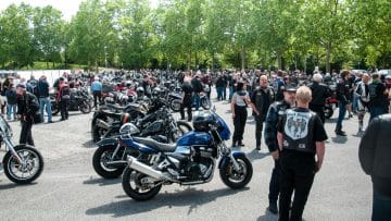 Demo gegen Sonn- und Feiertags Fahrverbot für Motorräder