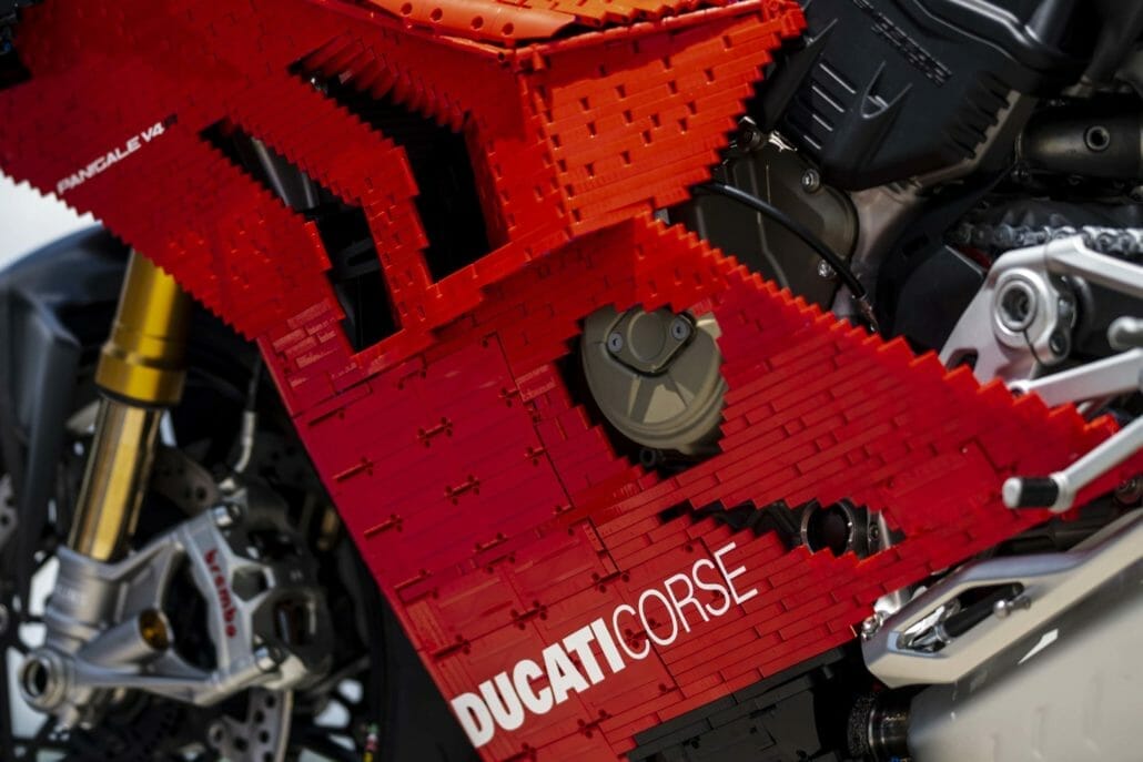 Lego Ducati Panigale V4 R 28