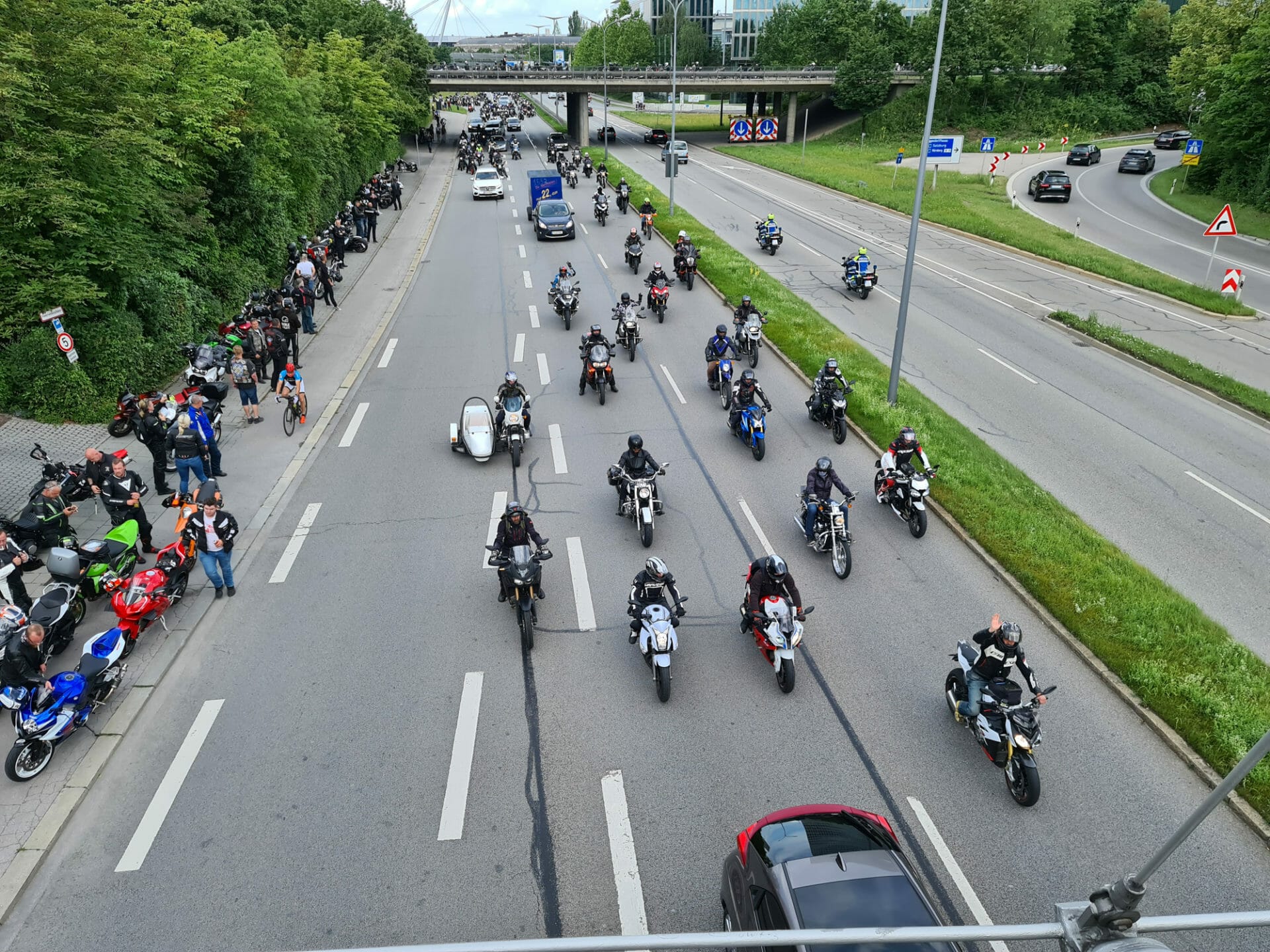 „2. Demo“ in München abgesagt
- auch in der MOTORRAD NACHRICHTEN APP