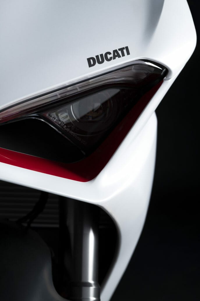 Ducati Panigale V2 White Rosso 2020 MN APP 10