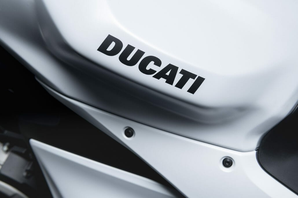 Ducati Panigale V2 White Rosso 2020 MN APP 22