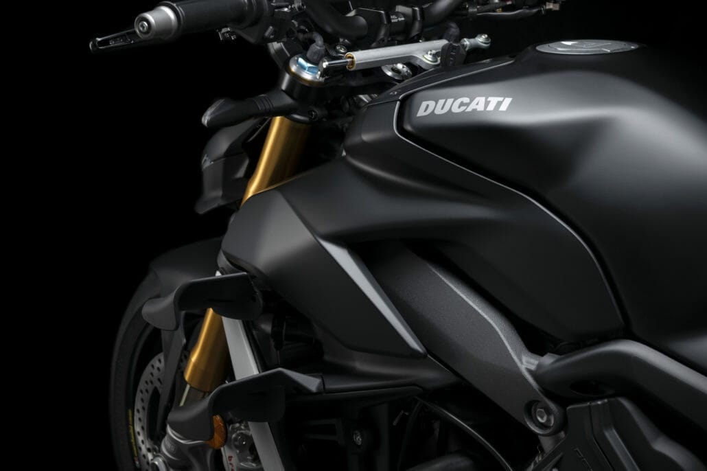 Ducati Streetfighter V4 S Dark Stealth 2021 19