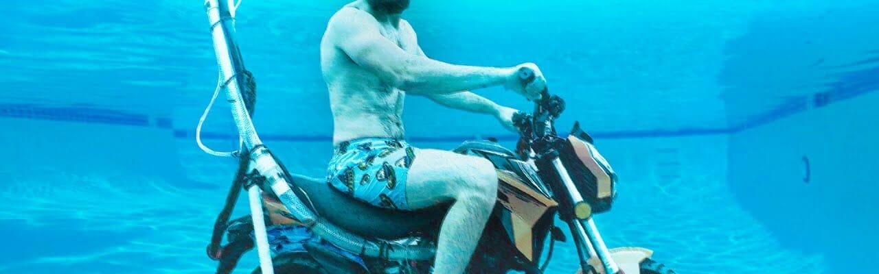Motorrad unter Wasser