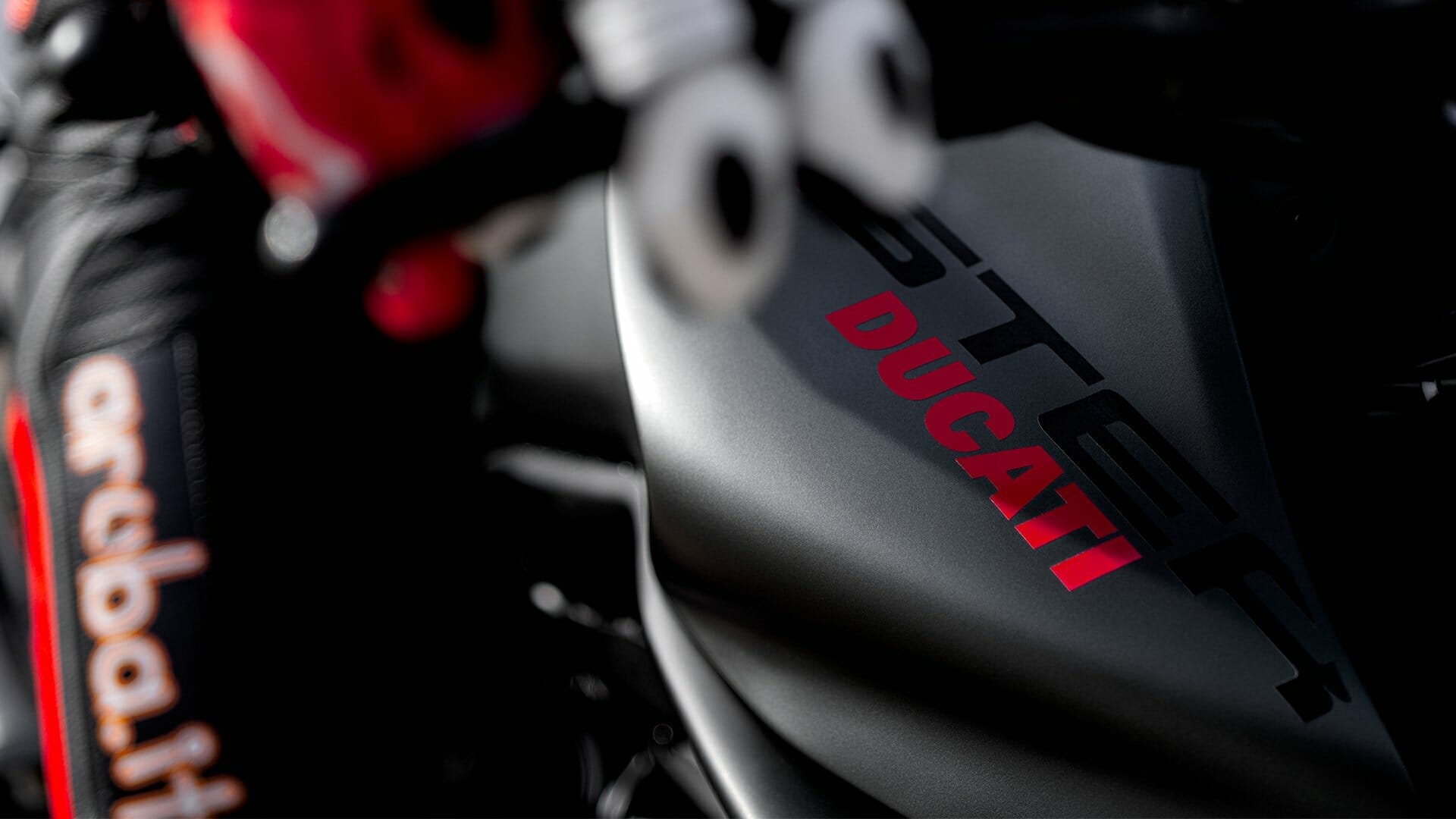 Neue Ducati Monster kommt
- auch in der MOTORRAD NACHRICHTEN APP