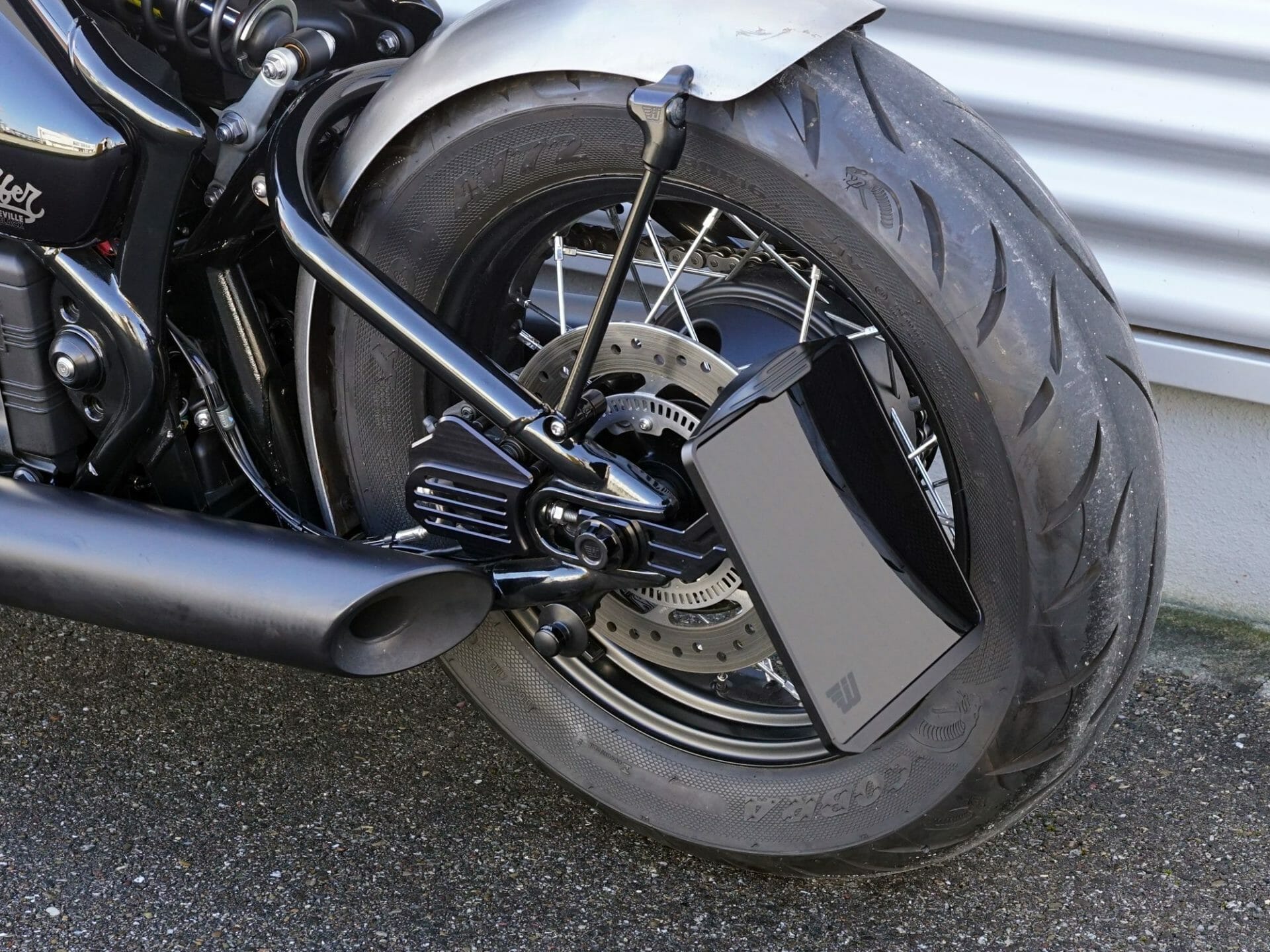 Lateral license plate holder in the design "2Stripes" by WUNDERKIND
- also in the MOTORCYCLES.NEWS APP