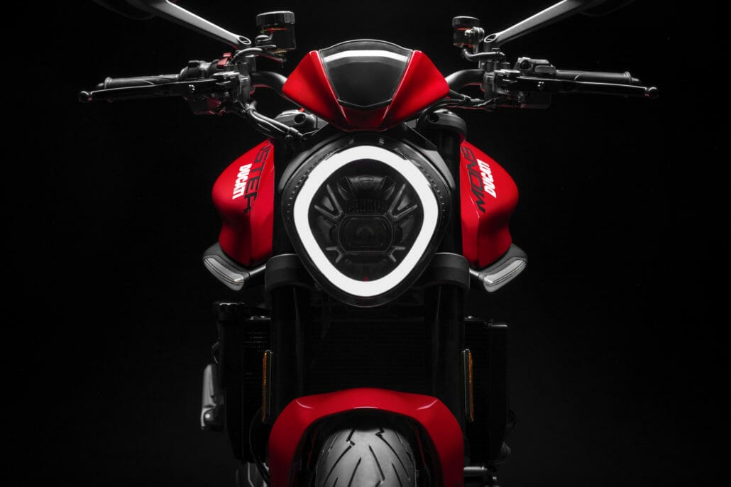 Ducati Monster 2021 13