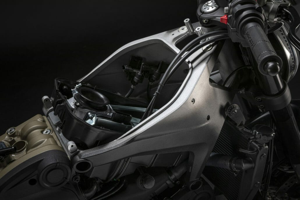 Ducati Monster 2021 22