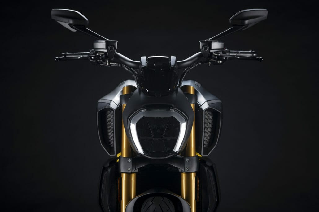 Ducati Diavel 1260 S Black and Steel 17