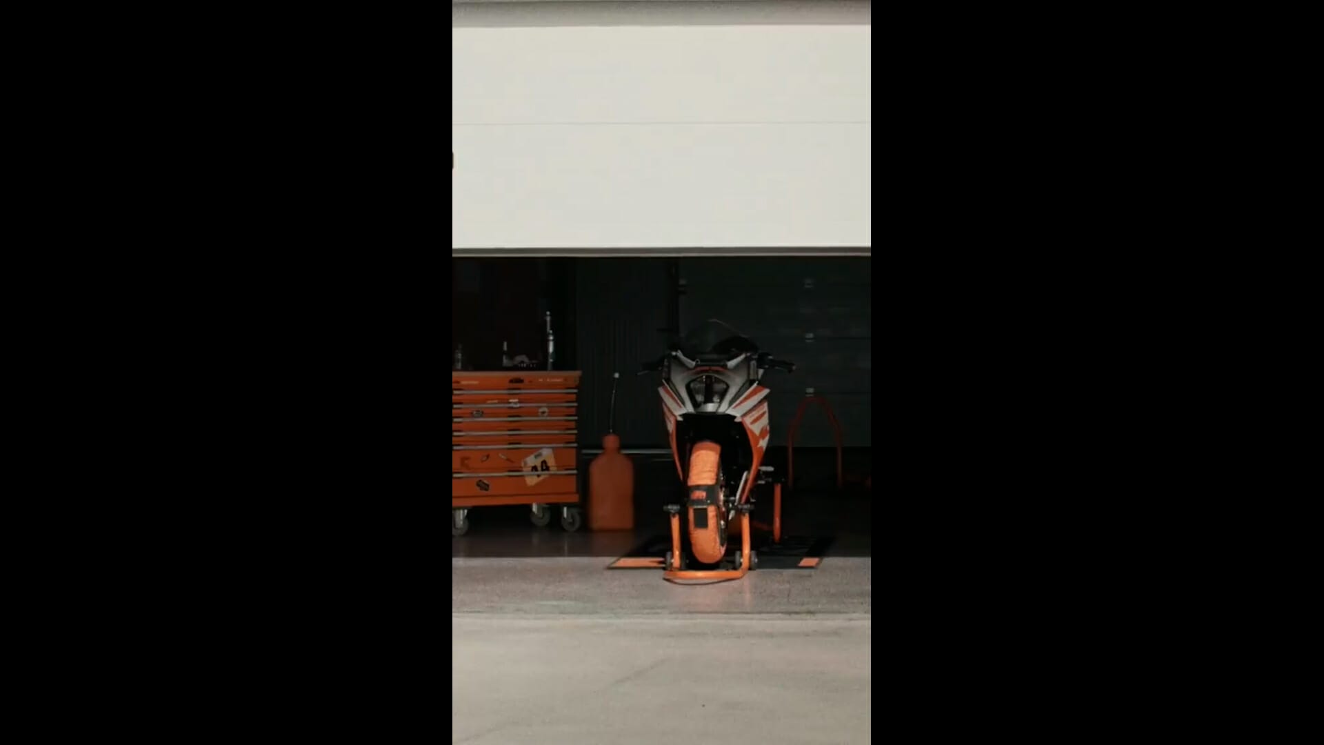 KTM teases RC 390
- also in the MOTORCYCLES.NEWS APP