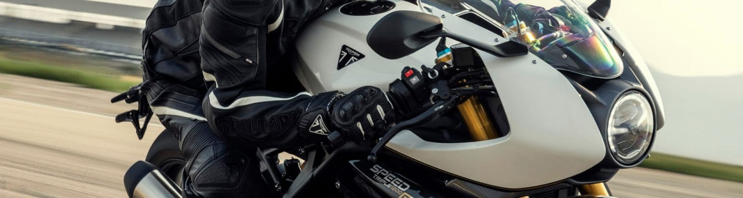 Triumph ruft die Speed Triple 1200 RR/RS Modelle zurück:  Kühlerlüfter-Problem kann zu Überhitzung und Verletzungen führen -   - Motorrad Magazin