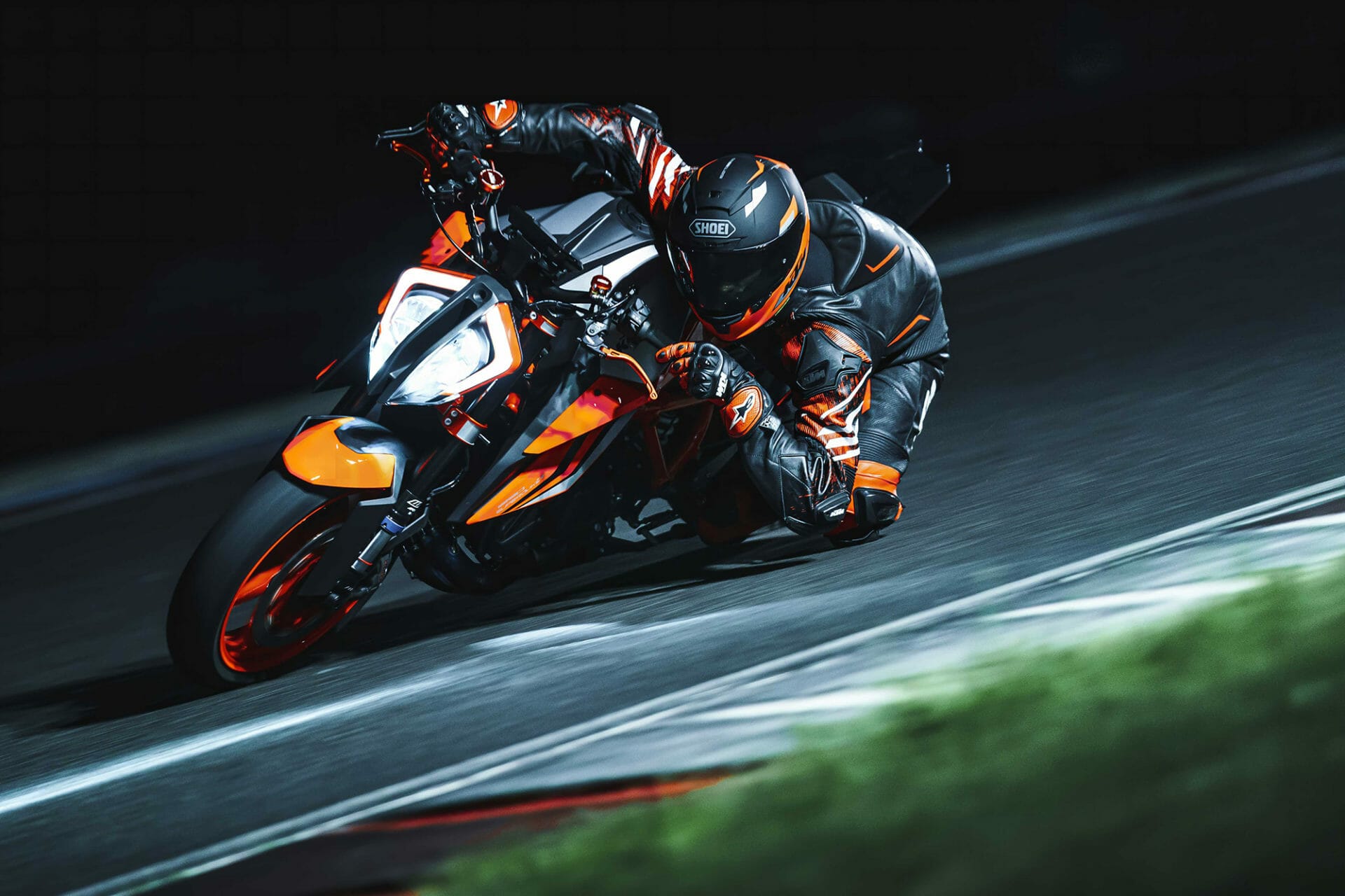 KTM 1290 Super Duke R and EVO for 2022 - The Beast Evolved
- also in the MOTORCYCLES.NEWS APP