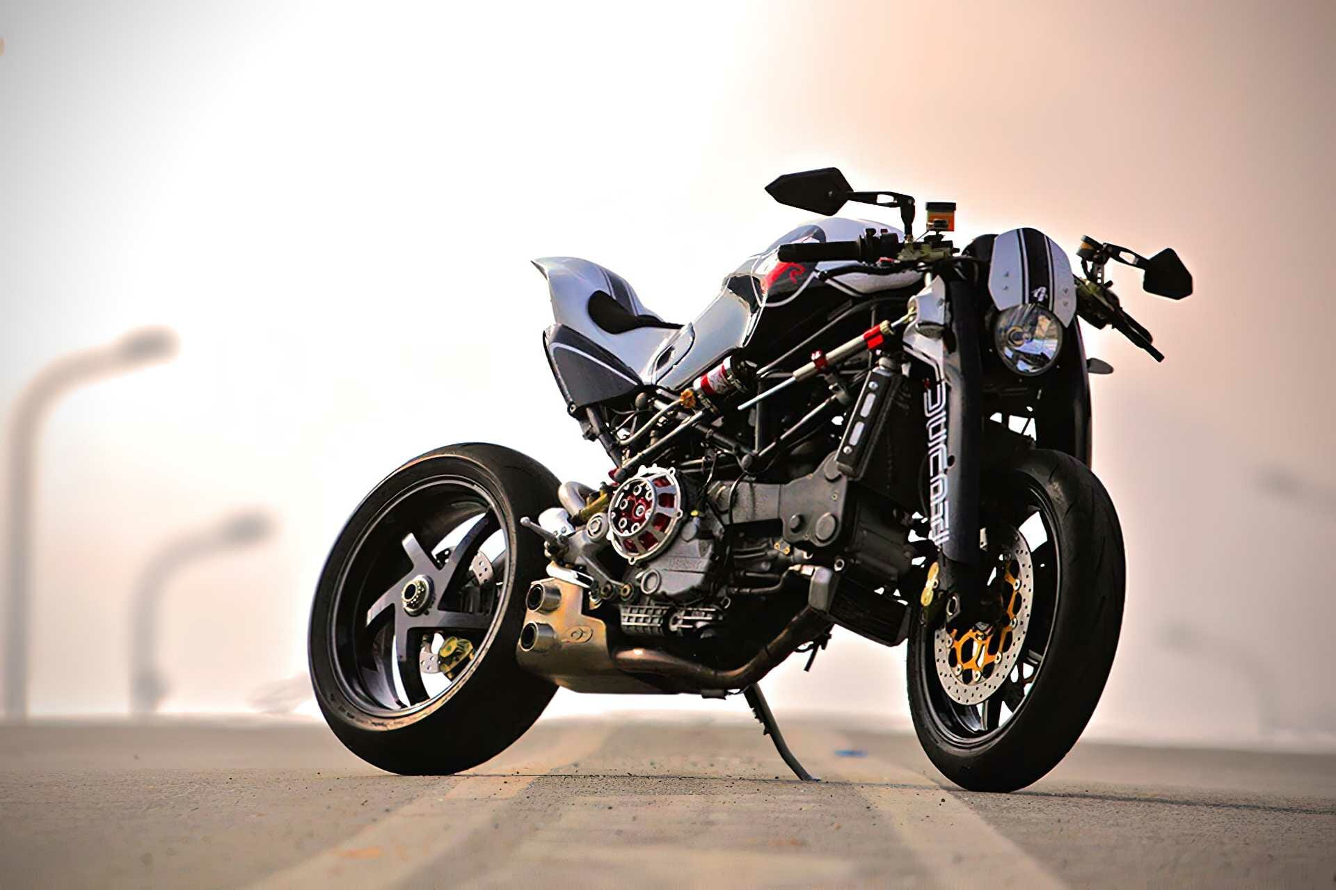 Custom Monster SR4R by Paolo Tesio
- also in the MOTORCYCLES.NEWS APP