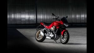 Moto Guzzi V100 Mandello with adjustable aerodynamics