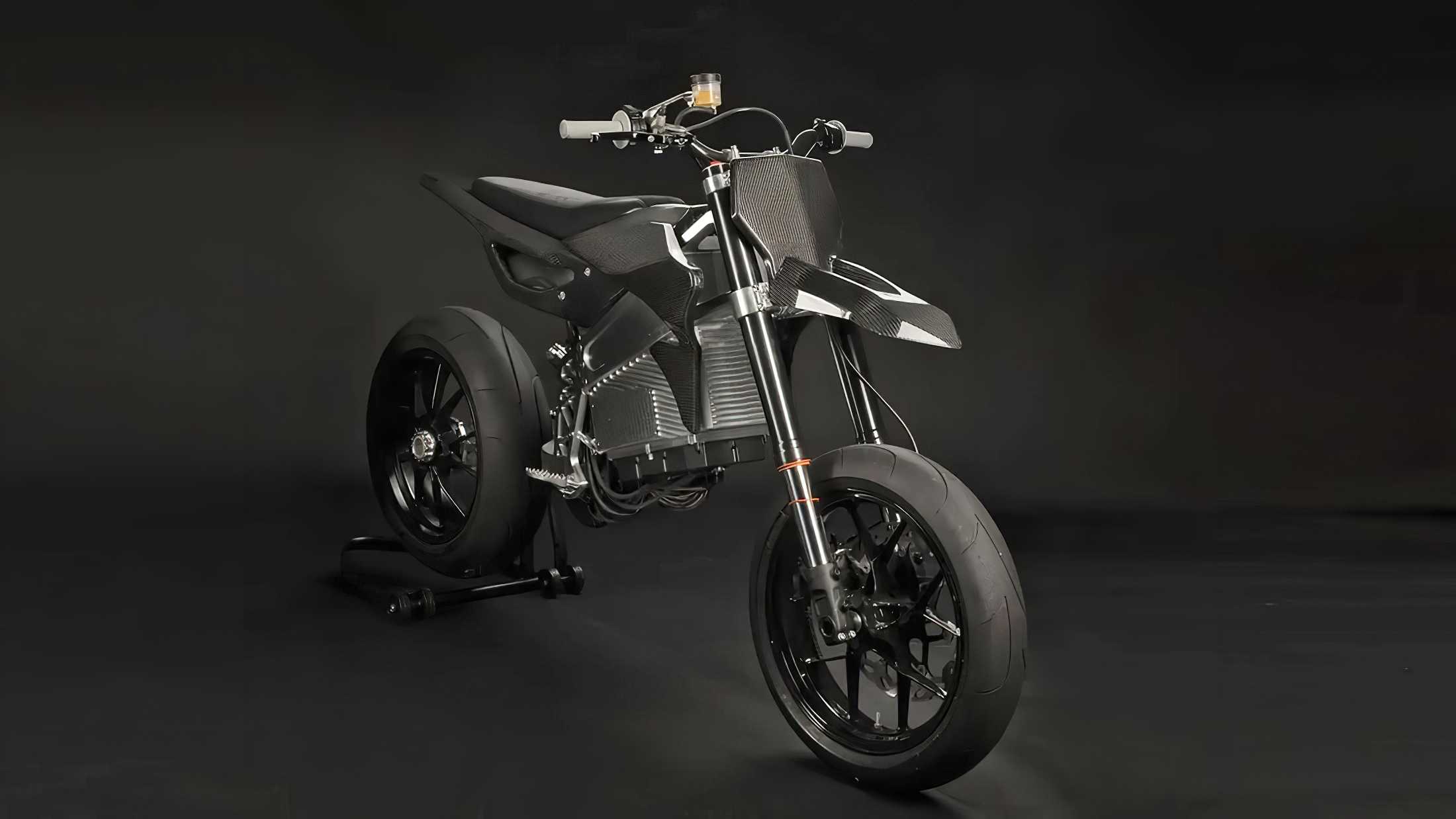 Axiis Liion Prototype - Supermoto with brutal power-to-weight ratio
- also in the MOTORCYCLES.NEWS APP