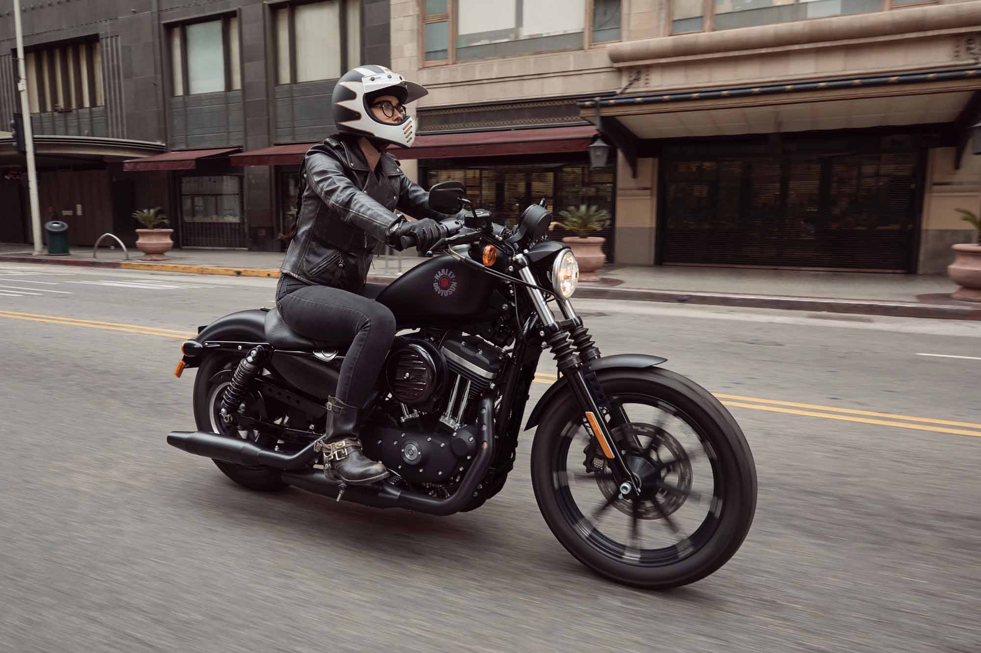 Harley-Davidson - recall because of sticker -  - Motorcycle -Magazine