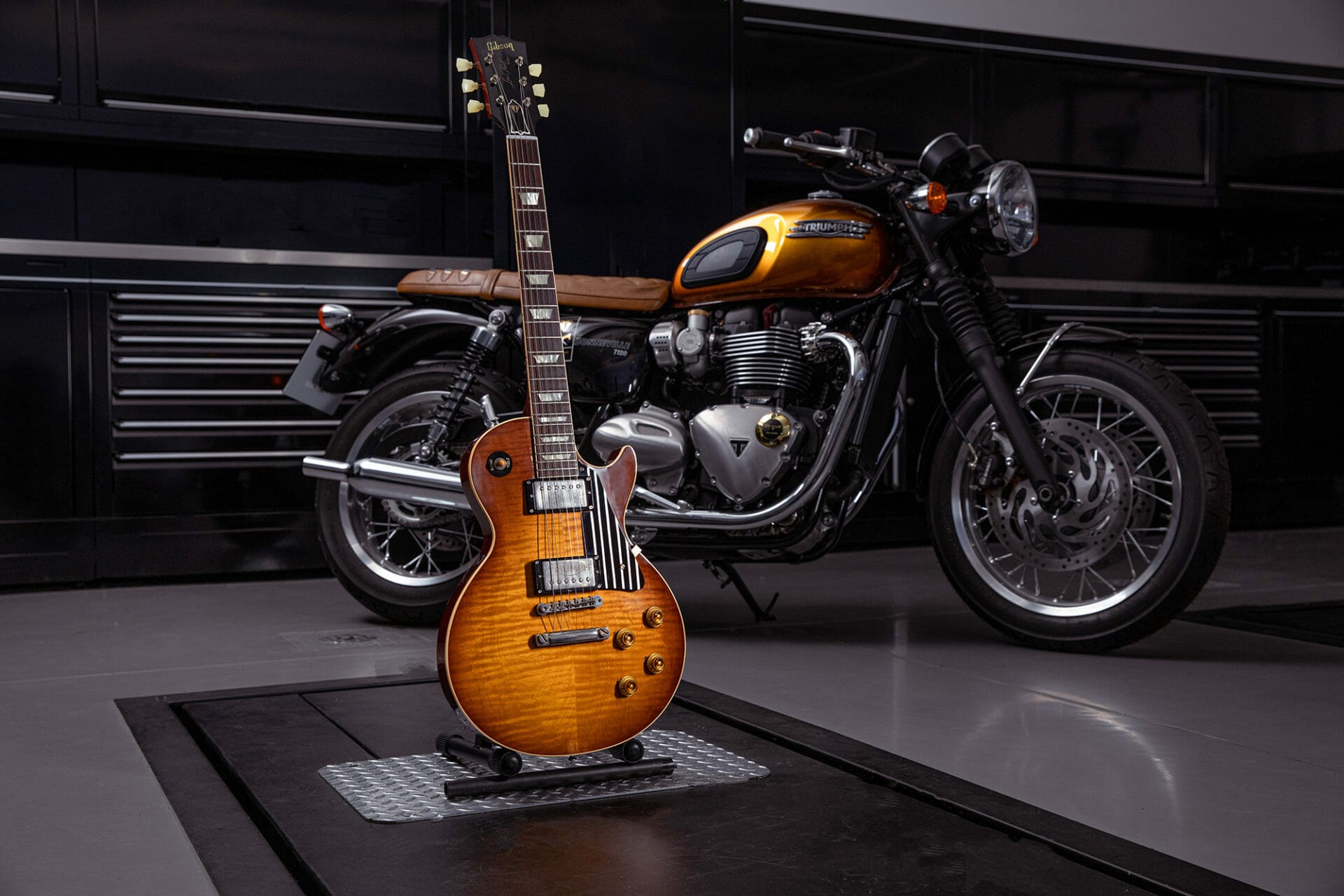TRIUMPH & Gibson - Creations for the Gentlemans Ride
- also in the MOTORCYCLES.NEWS APP