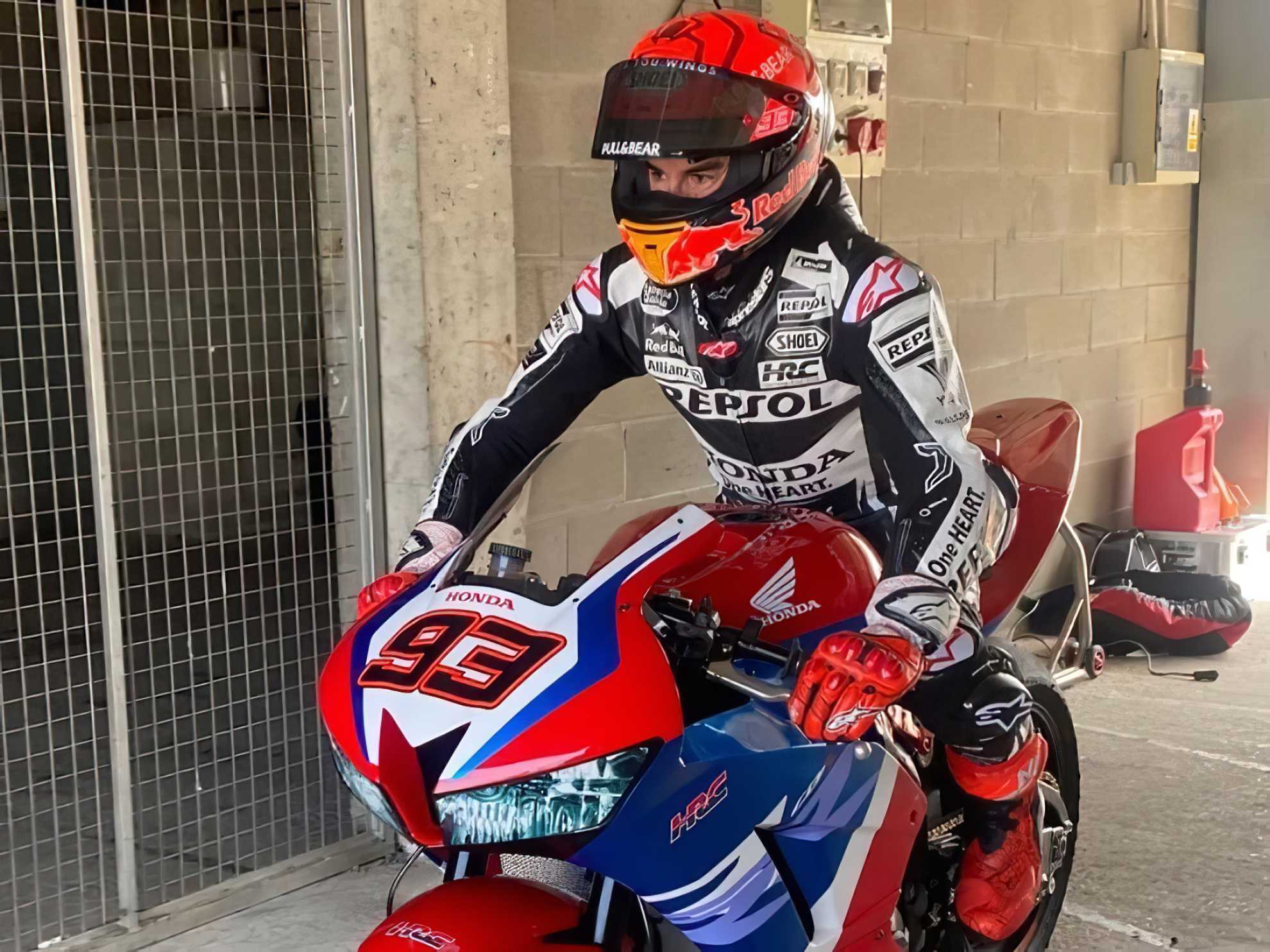 Marquez wieder auf dem Motorrad - MOTORCYCLES.NEWS