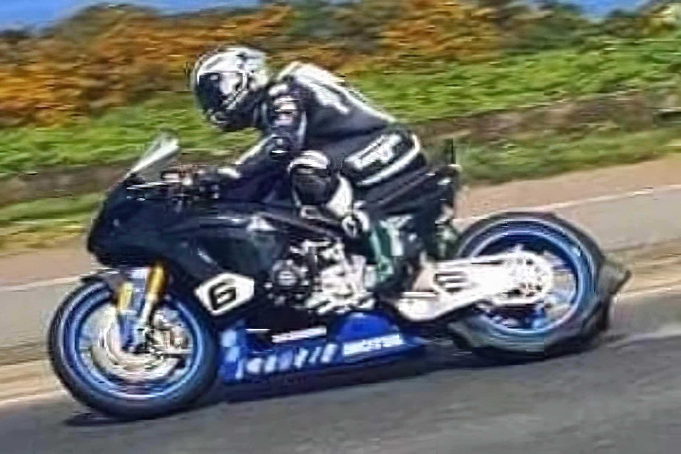 NW 200: Reifen von Michael Dunlop löst sich auf - MOTORCYCLES.NEWS
