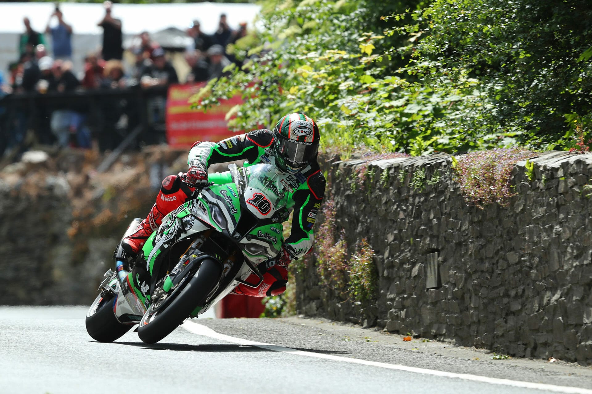 Top 20 Superbike riders confirmed for Isle of Man TT 2023