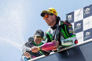 TT - Peter Hickman gewinnt Superbike-Rennen