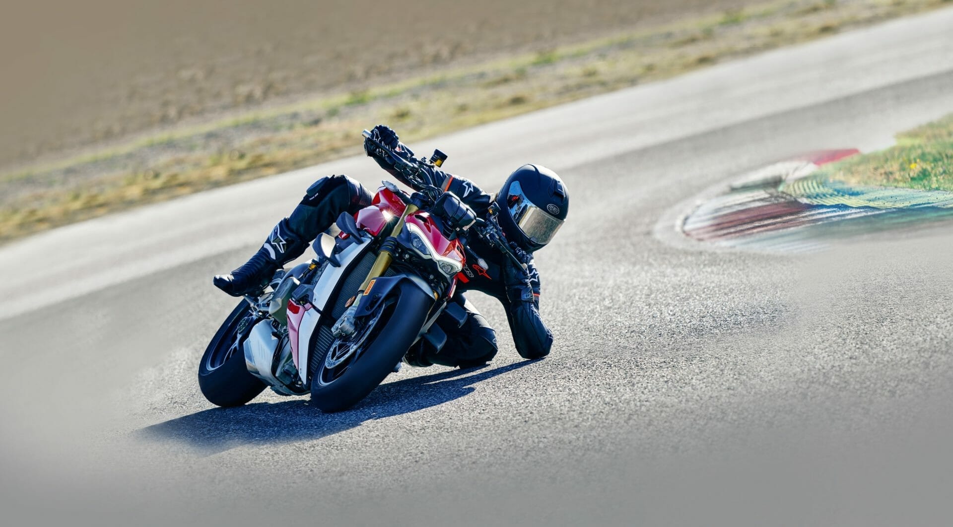 Mit Pirelli ein Superbike VIP XXL-Fanpaket gewinnen - MOTORCYCLES.NEWS