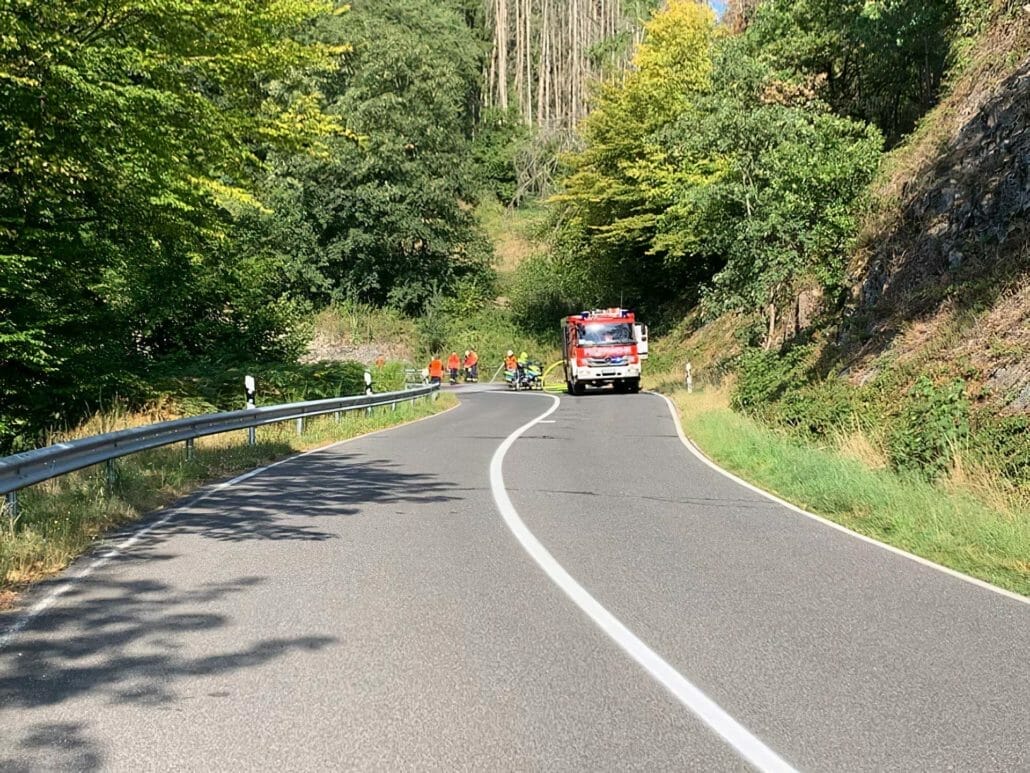 Oelanschlag auf der L218 Panoramastrasse Bilderquelle Freiwillige Feuerwehr Huertgenwald 3