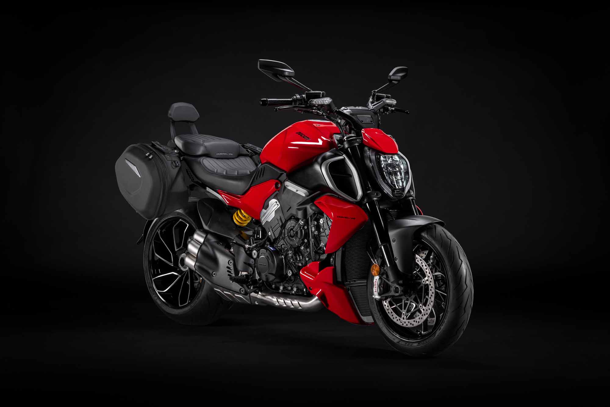 Neu für die Ducati Diavel V4: Style, Sport und Touring Zubehörpakete