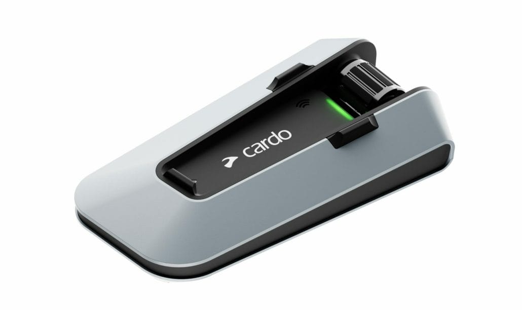 Personalisierte Kommunikationssysteme: Cardo präsentiert PACKTALK CUSTOM 6 Cardo Systems PACKTALK Custom device