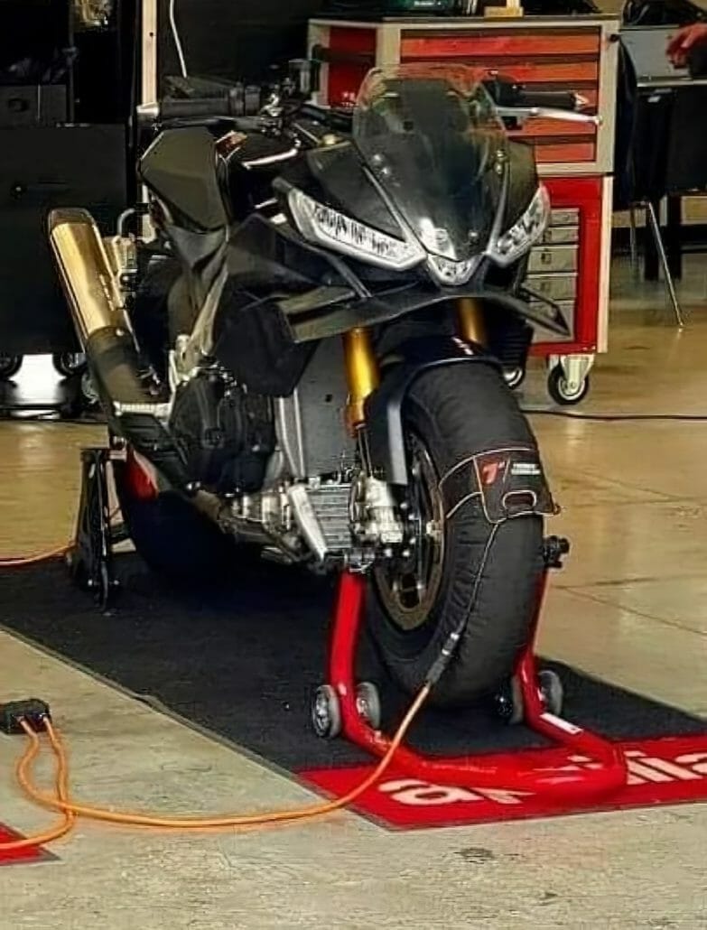 Aprilia Tuono V4 2024 1