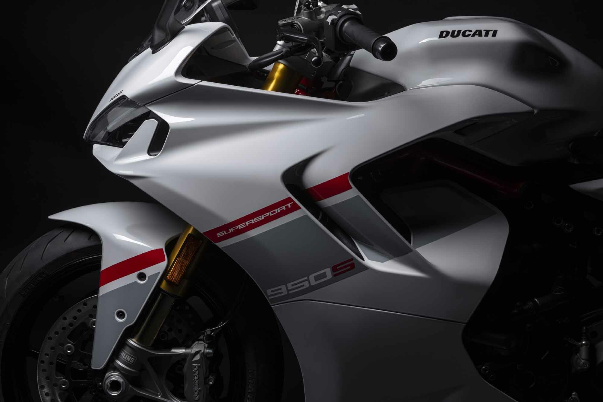 Fresh coat of paint: Ducati SuperSport 950 S shines in “Stripe Livery